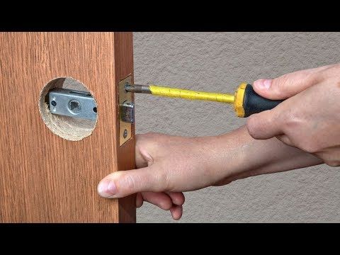 Descubre cómo cambiar el mecanismo interior de una manilla de puerta en solo minutos